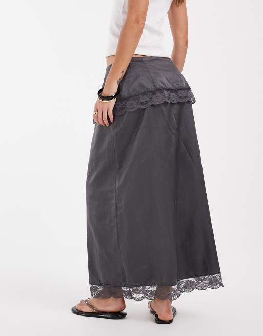 Muse Assembly jupe Polly en satin avec bordure en dentelle grise, 3 de 5