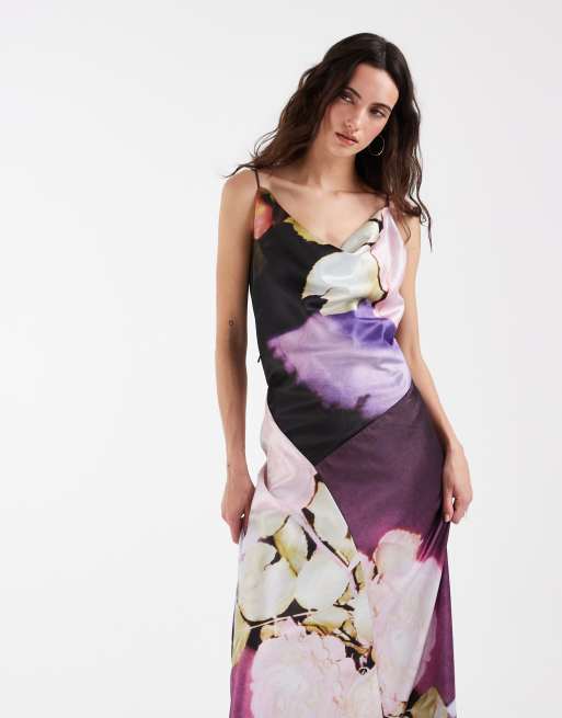 Muse Assembly - Robe longue à fleurs avec col bénitier - Bordeaux, 2 de 5