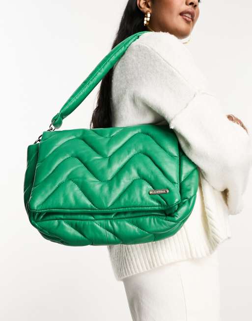 Muubaa - Borsa allungata in pelle verde trapuntata a onde