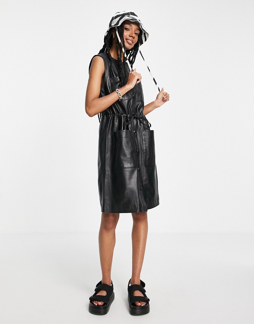 Muubaa - Olivia - Mouwloze leren jurk met utility details in zwart