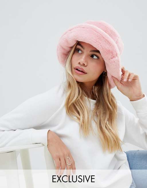 Pieces exclusive faux fur bucket hat in bright pink