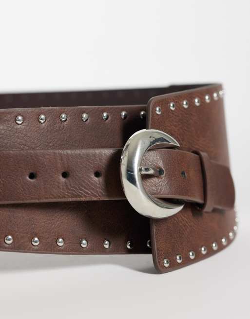 My Accessories – Brązowy szeroki pasek na biodra z ćwiekami, 2 z 3