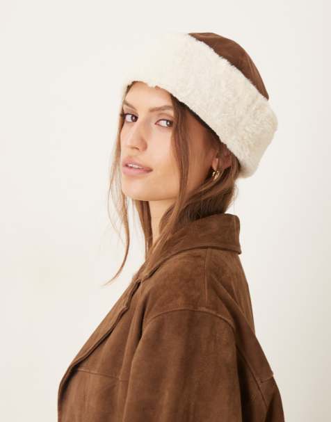 My Accessories – Brun mössa i fårskinnsimitation - view 1
