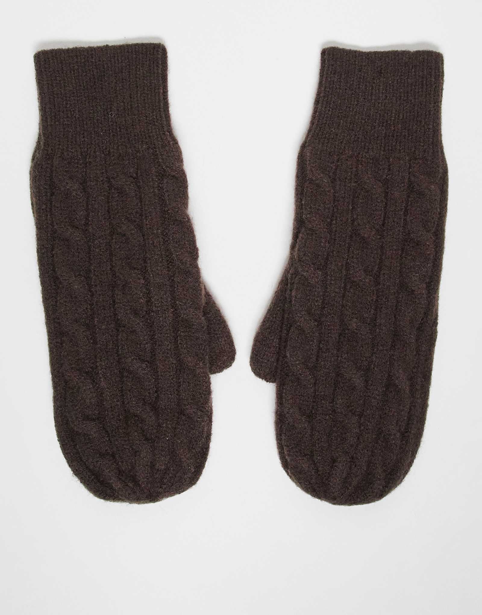 Мои аксессуары варежки кабельной вязки коричневого цвета