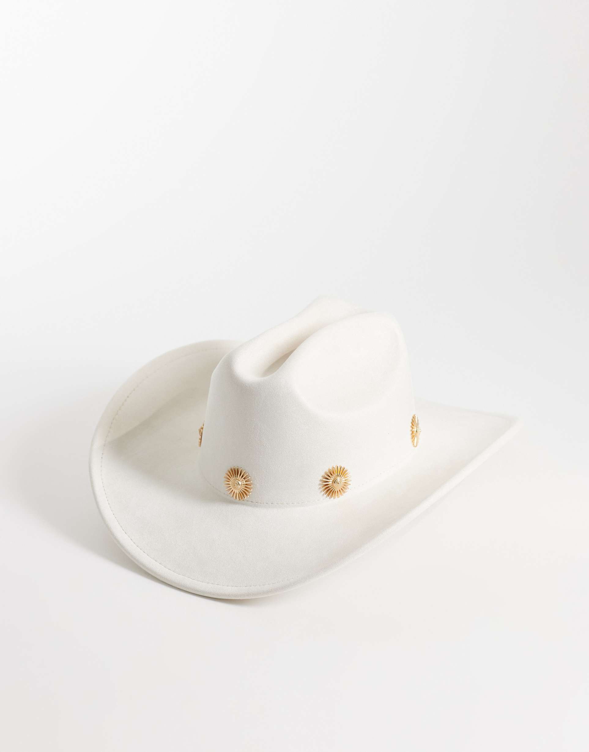 my accessories cowboy hat with gold daisy studs in cream