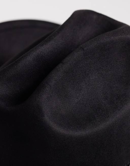 My Accessories – Cowboyhut in Schwarz mit silberfarbenem Kreuzdetail, 2 von 3