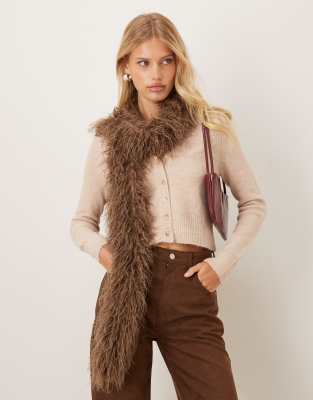 My Accessories - Flauschiger Schal aus Kunstpelz in Braun-Brown