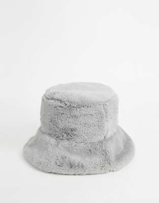 white fur bucket hat