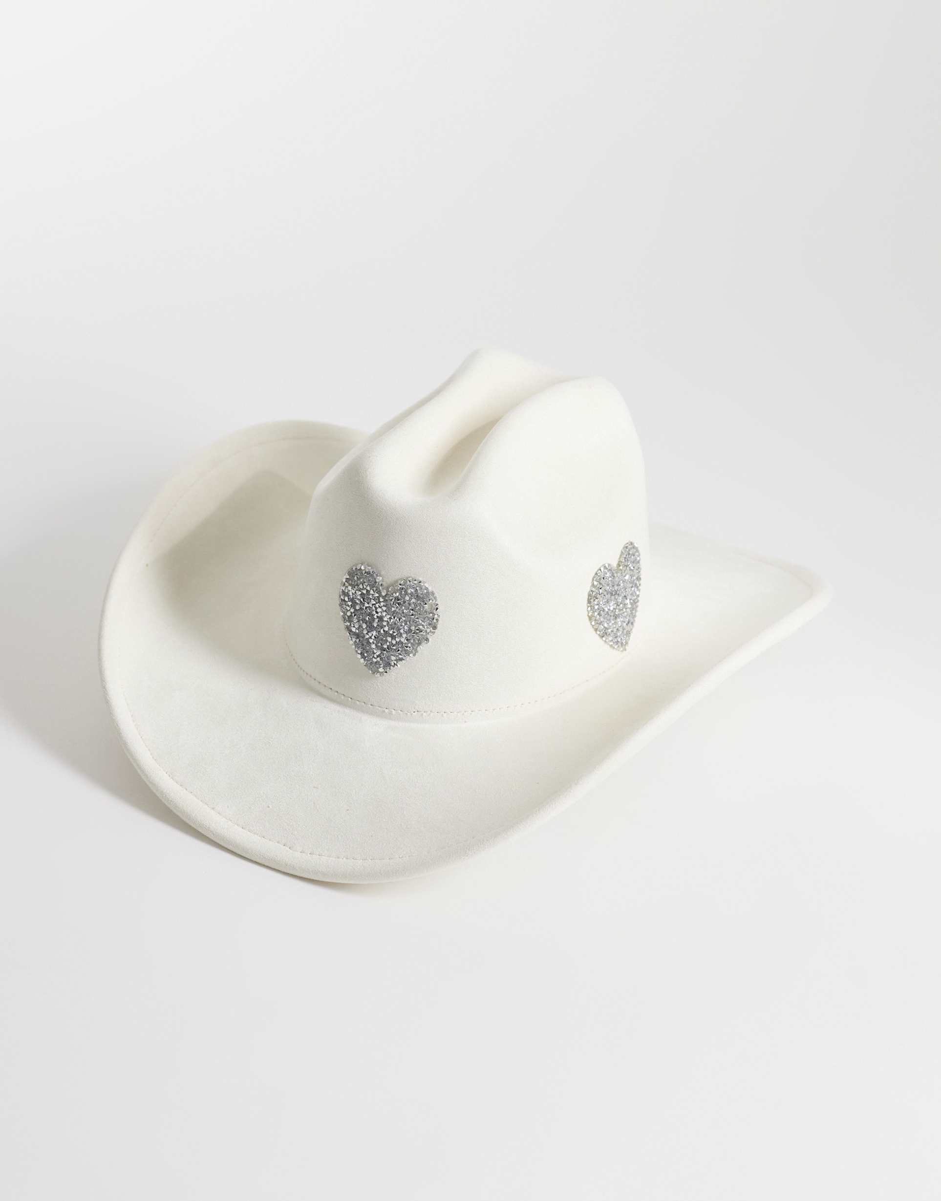 my accessories heart patch cowboy hat in off white