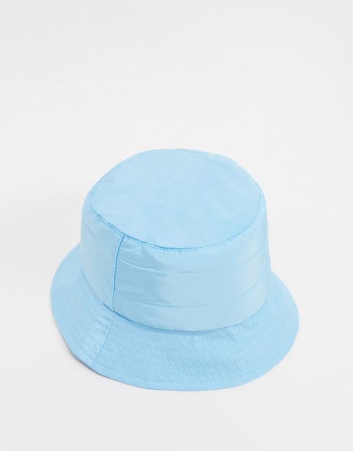 My Accessories London - Babyblå fiskarhatt i kviltad nylon med foder