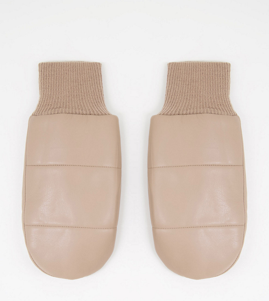 My Accessories London Exclusive leather look padded mittens in beige-Neutral