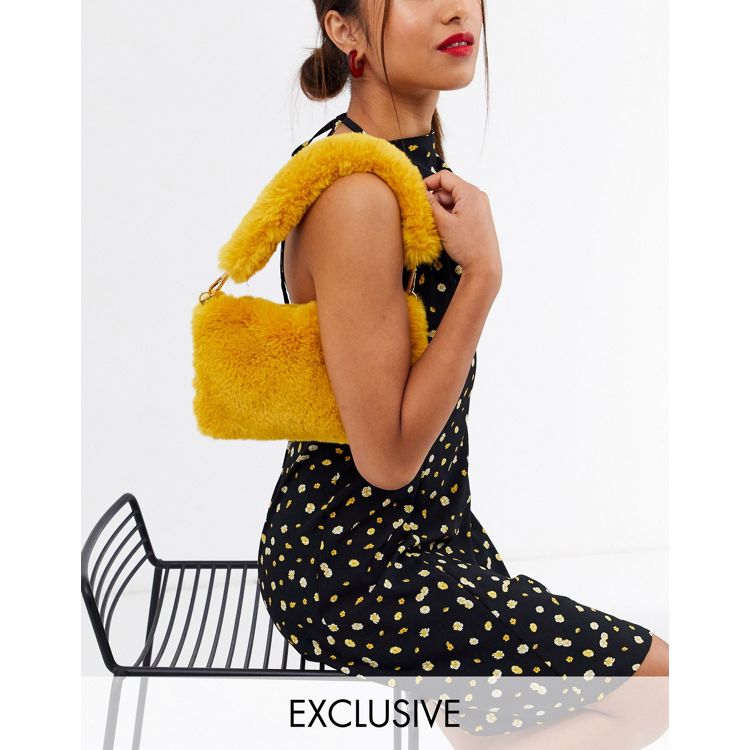 Faux fur handbag Chanel Yellow in Faux fur - 29565957