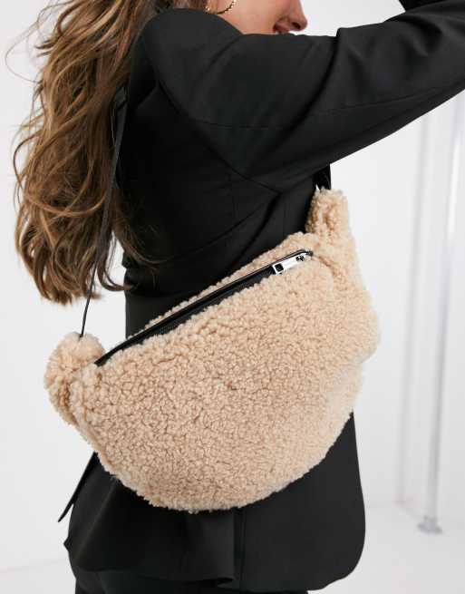 My Accessories London Exclusivit Sac banane oversize avec pompon Camel