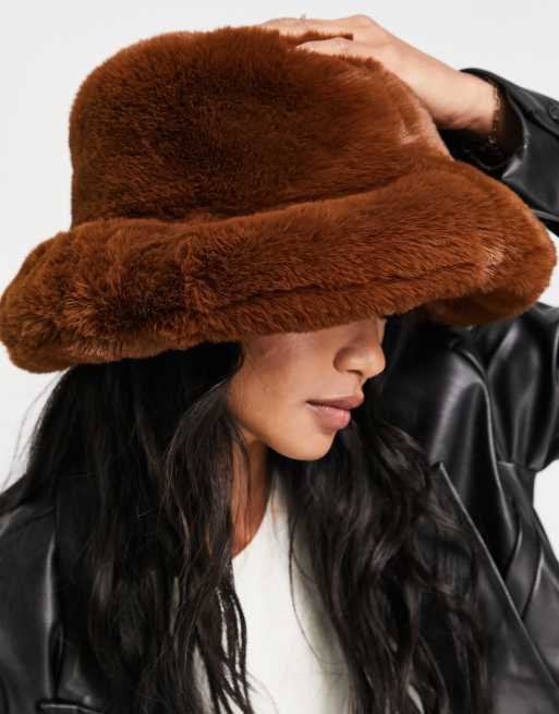 My Accessories London oversized faux fur bucket hat in teddy brown, 3 of 4