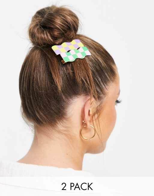 My Accessories London – Zestaw 2 falistych klamerek do włosów w kolorowy wzór szachownicy