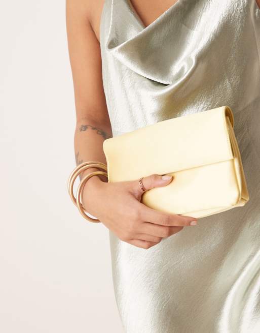 My Accessories - Lysegul clutch-taske med rulletop i satin, 4 af 4