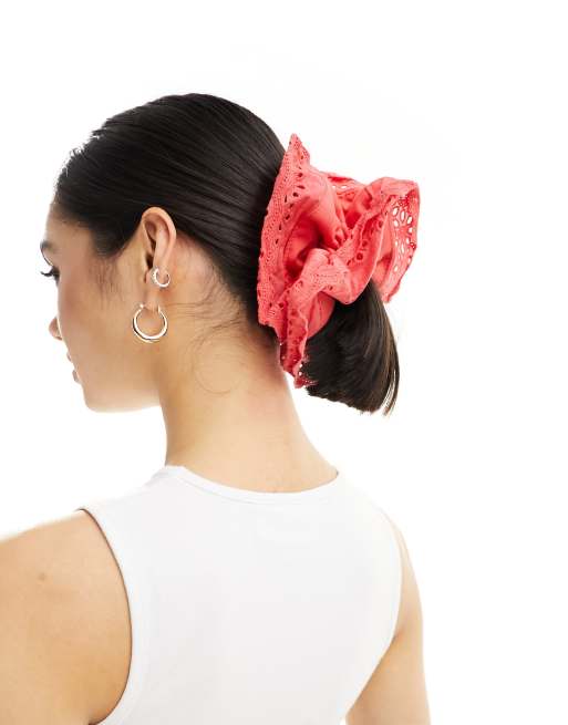 My Accessories - Oversized scrunchie van broderie in rood, 2 van 4