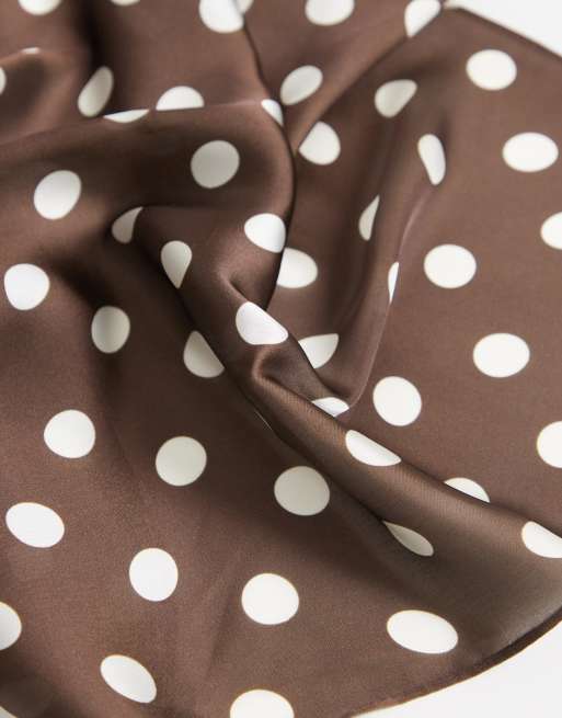 My Accessories - Satijnen bandana met stippen in bruin en crème, 2 van 3