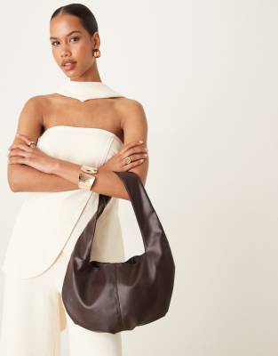 slouchy round faux suede shoulder bag in dark burgundy-Red