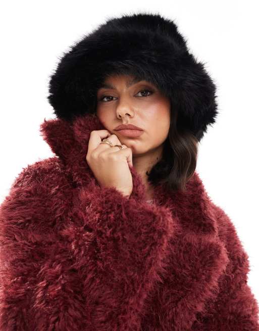 My Accessories - Sort og oversized bollehat i vamset pels