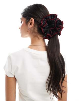 My Accessories - Übergroßer Scrunchie-Haargummi in Schwarz mit farblich abgesetzter Paspelierung und Nadelstreifen-Bunt