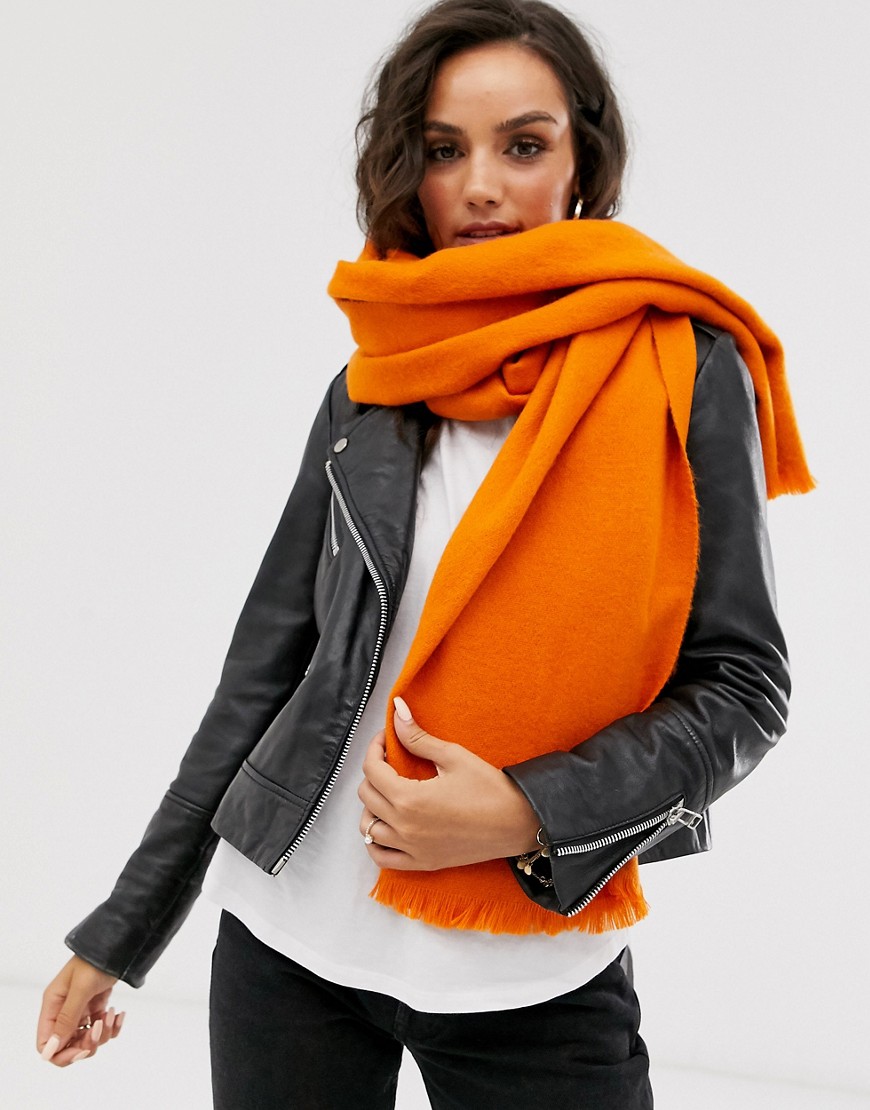 фото Мягкий длинный оранжевый шарф с необработанными краями asos design