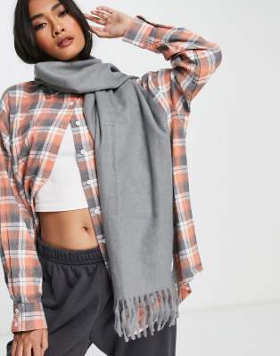 Шарфы и кейпы Мягкий серый шарф из переработанных материалов с нашивкой Topshop