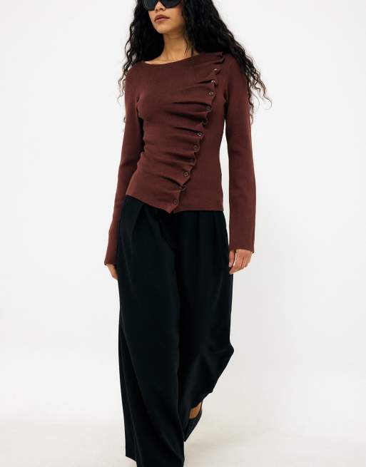 NA-KD Asymmetric buttoned knitted top in brown, 3 of 5