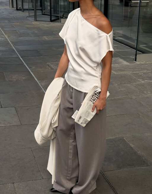 NA-KD Asymmetric slit detail draped top in cream, 3 of 5