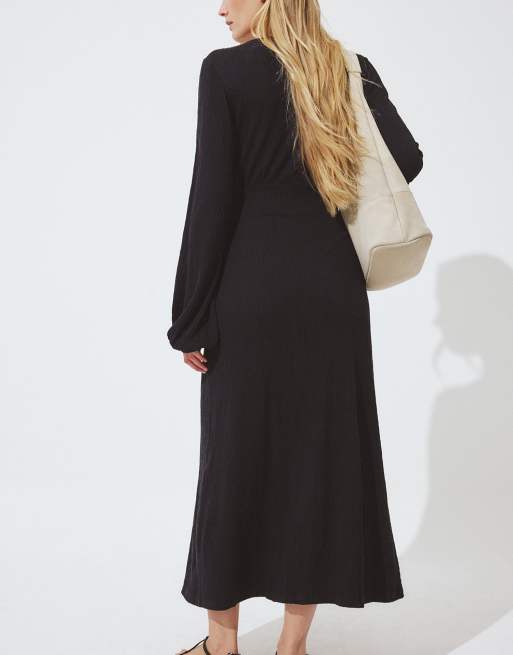 NA-KD Balloon sleeve button maxi dress in black | ASOS