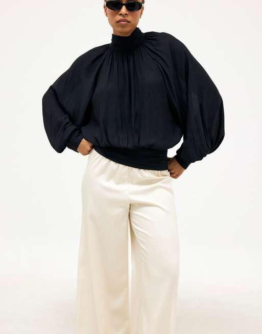 NA-KD Balloon sleeve open back blouse in black, 3 of 5