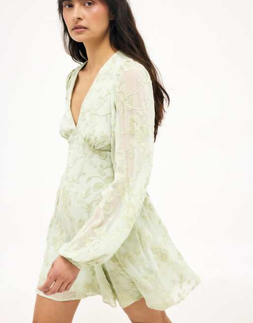 NA-KD besticktes Chiffon-Minikleid mit langen Ärmeln in Salbeigrün, 3 von 5