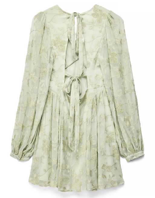 NA-KD besticktes Chiffon-Minikleid mit langen Ärmeln in Salbeigrün, 5 von 5