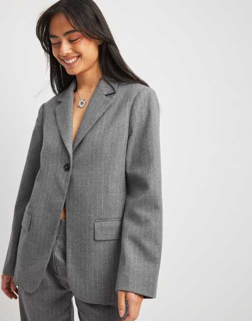 NA-KD - Blazer d'ensemble à rayures avec un bouton - Gris
