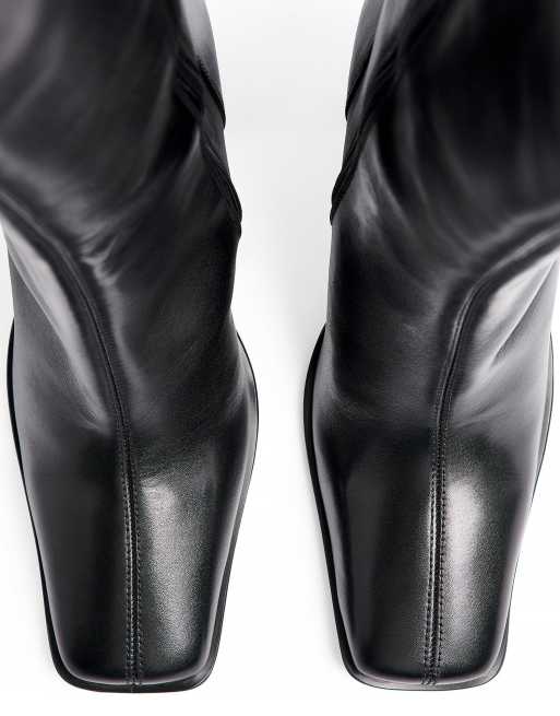 NA-KD bottes ajustées en cuir à bout carré noires, 3 de 5