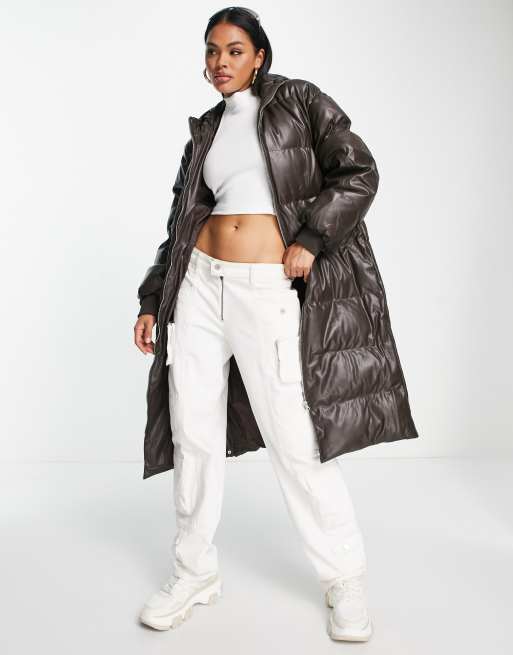 NA-KD - Cappotto lungo imbottito in pelle sintetica marrone con cappuccio