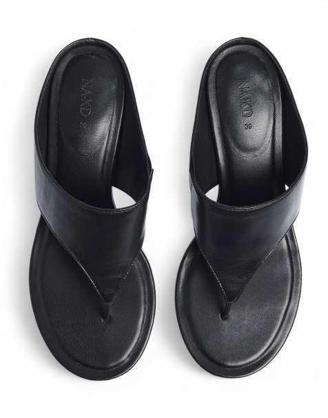 NA-KD - Chaussures à bride large avec petit talon en cuir - Noir - view 1