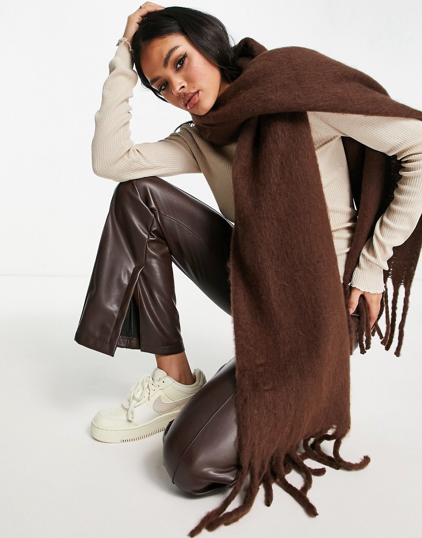 NA-KD chunky soft scarf in brown