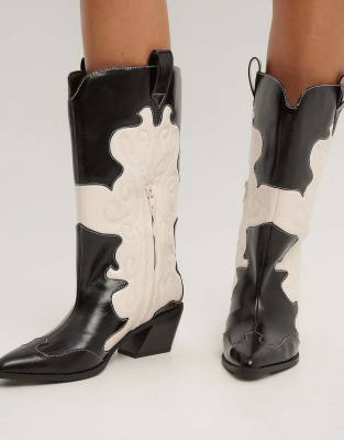 NA-KD - Cowboystiefel aus Leder in Schwarz und Weiß