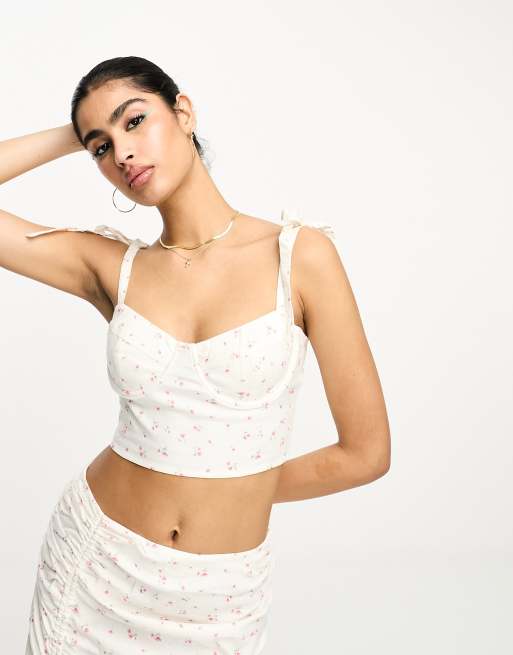 NA-KD - Crop top con stampa di tulipani rosa con spalline annodate e coppe in coordinato