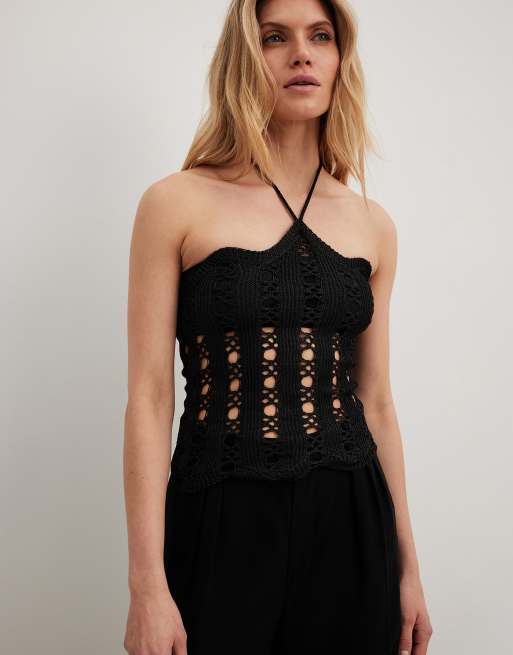 NA-KD – Czarny, szydełkowany top z dekoltem halter 