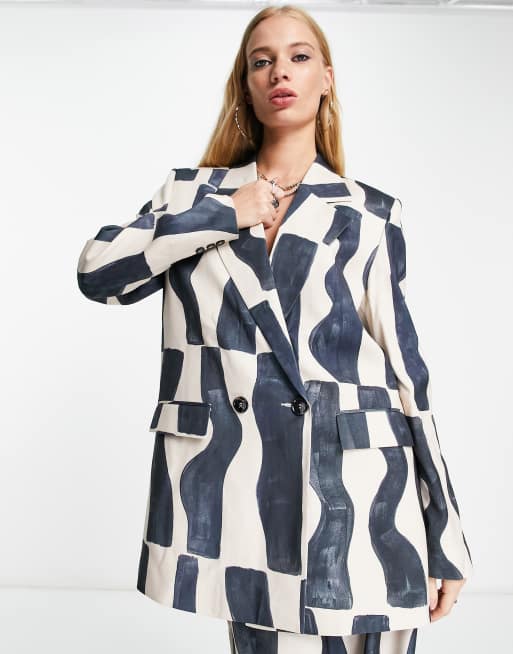 NA-KD - Dobbeltradet blazer i sort print - Del af sæt
