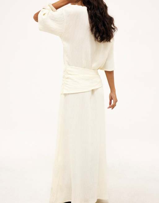 NA-KD Draped short sleeve maxi dress in cream, 3 of 5