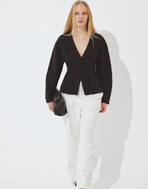 NA-KD – Elegante, figurbetonte Bluse in Cremeweiß mit Knopfleiste - view 1