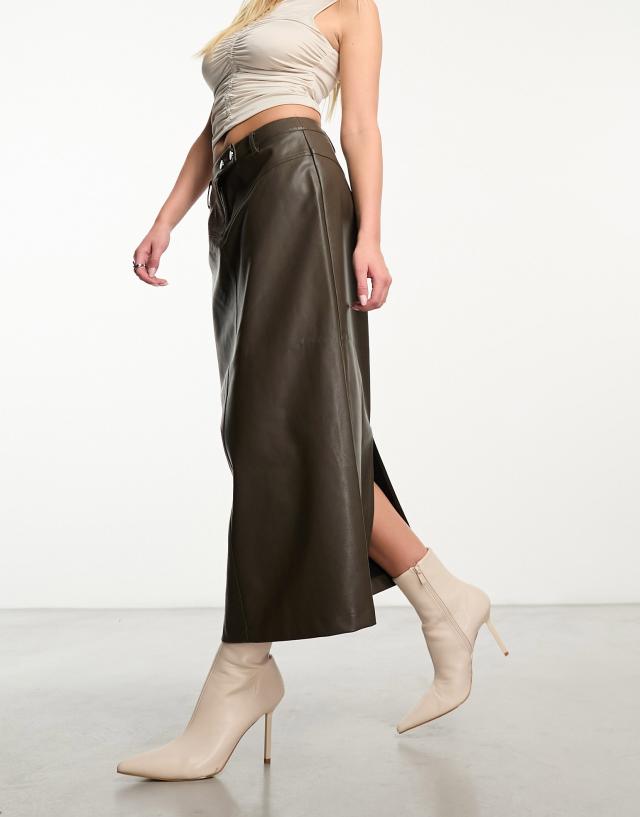 NA-KD - faux leather midi skirt in dark olive