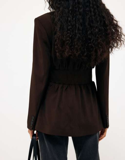 NA-KD Fitted elastic waist blazer in brown, 2 of 5