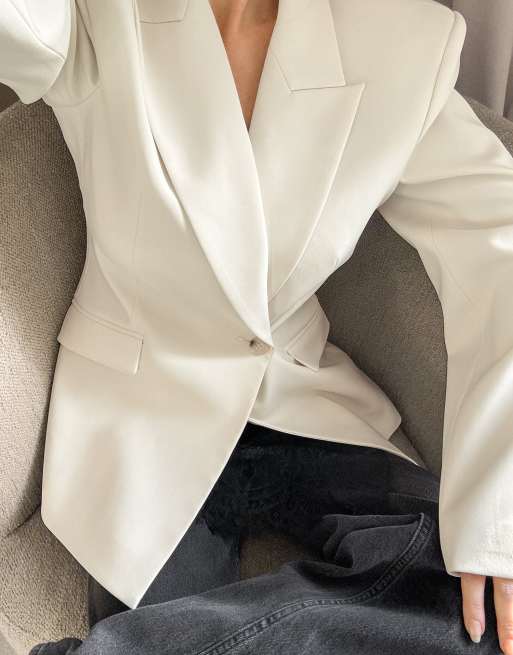 NA-KD Fitted overlap blazer in white, 2 of 4