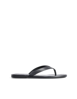  Flat flip-flop sandals 