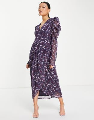 NA-KD – Geblümtes Midikleid in Lila mit Schulterpolstern