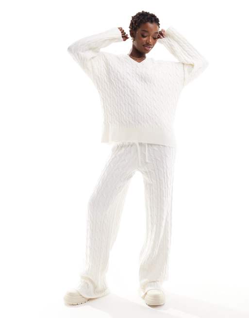 NA-KD - Gebreide broek met kabels en rechte pijpen in gebroken wit, deel van co-ord set